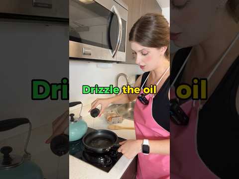 Trying to cook eggs 🍳 #english #englishteacher #englishtips #learnenglish