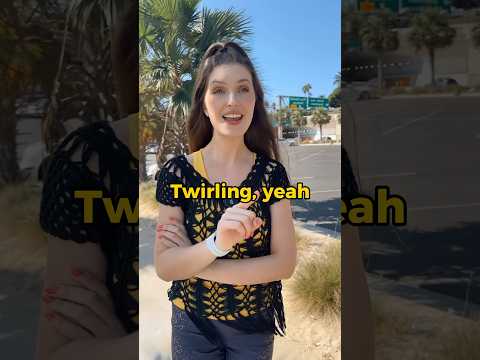 What’s she doing with her hair? 👩‍🦳 #english #englishteacher #englishtips #learnenglish